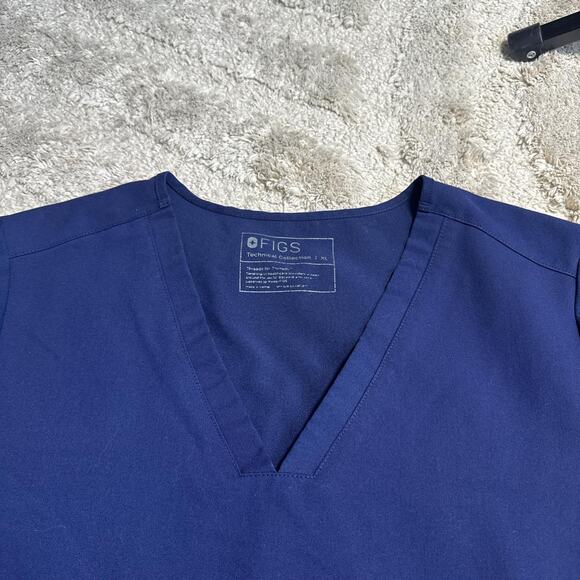 FIGS Casma Three Pocket Scrub Top - Picture 3 of 3